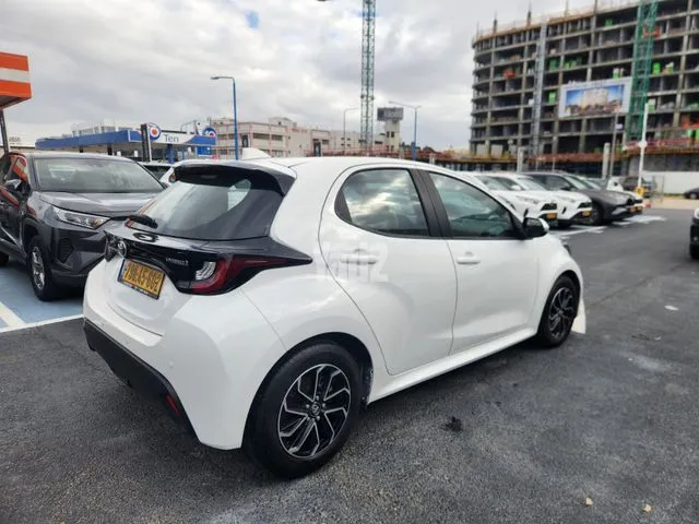 טויוטה YARIS HYBRID 2022 - תמונה 3 מתוך מודעת מכירה של הרכב הזה