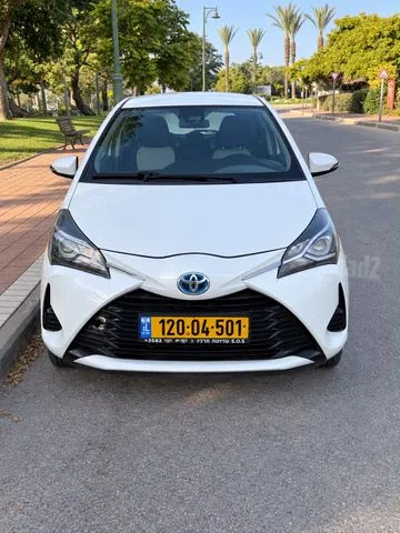 טויוטה YARIS HYBRID 2018 - תמונה 2 מתוך מודעת מכירה של הרכב הזה