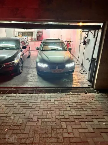 ב מ וו 330E IPERFORMAN 2018 - תמונה 3 מתוך מודעת מכירה של הרכב הזה