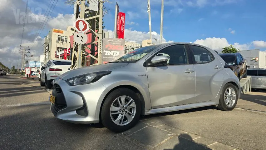 טויוטה YARIS HYBRID 2021 - תמונה 2 מתוך מודעת מכירה של הרכב הזה