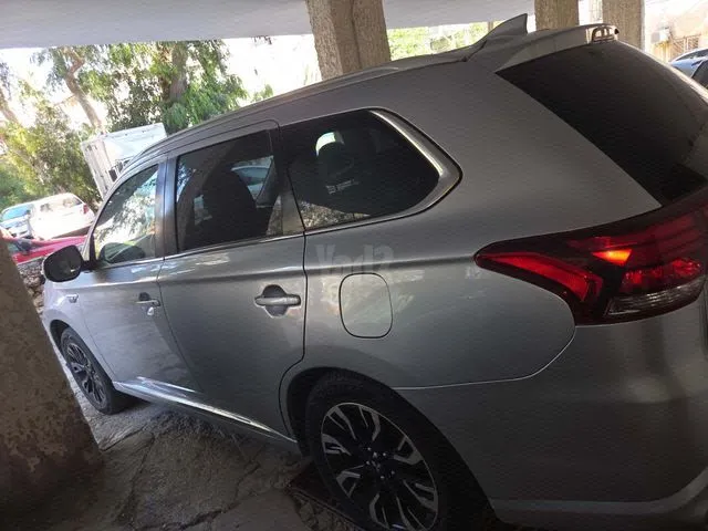 מיצובישי OUTLANDER PHEV 2017 - תמונה 4 מתוך מודעת מכירה של הרכב הזה