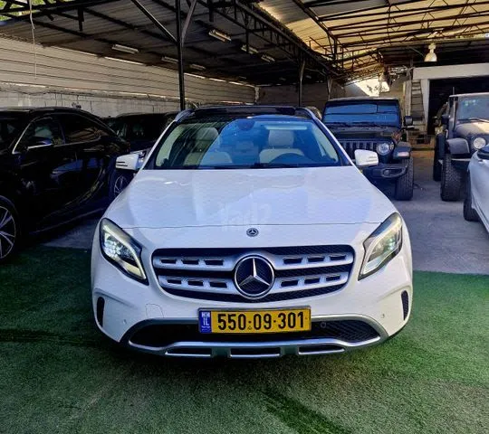 מרצדס בנץ GLA220 4MATIC 2018 - תמונה 2 מתוך מודעת מכירה של הרכב הזה
