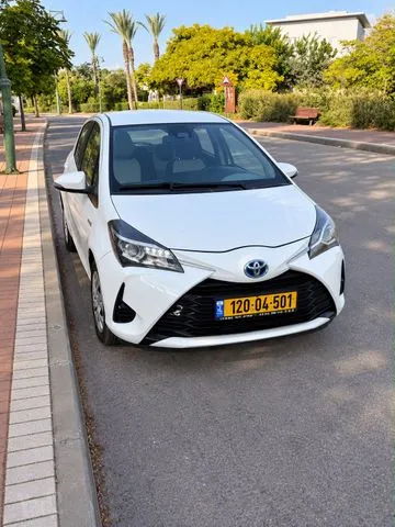 טויוטה YARIS HYBRID 2018 - תמונה 3 מתוך מודעת מכירה של הרכב הזה