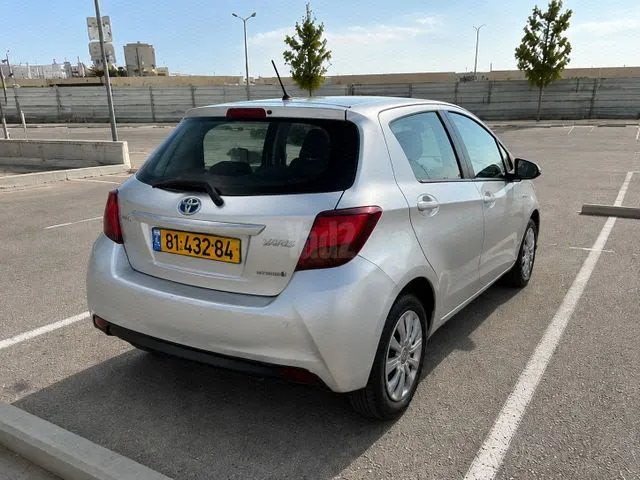 טויוטה YARIS HYBRID 2017 - תמונה 3 מתוך מודעת מכירה של הרכב הזה