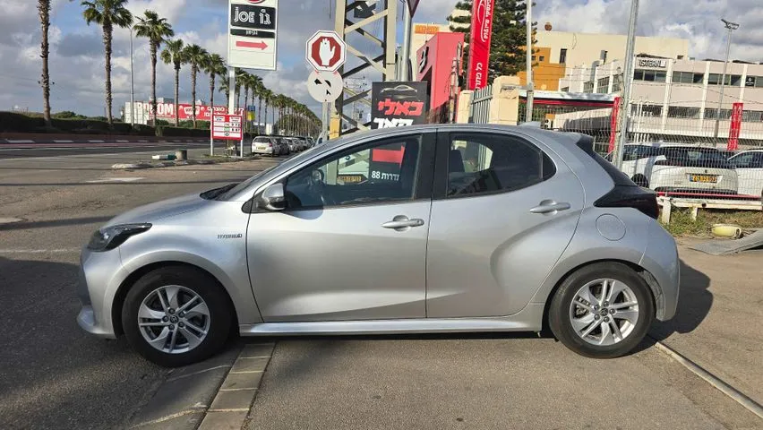 טויוטה YARIS HYBRID 2021 - תמונה 3 מתוך מודעת מכירה של הרכב הזה